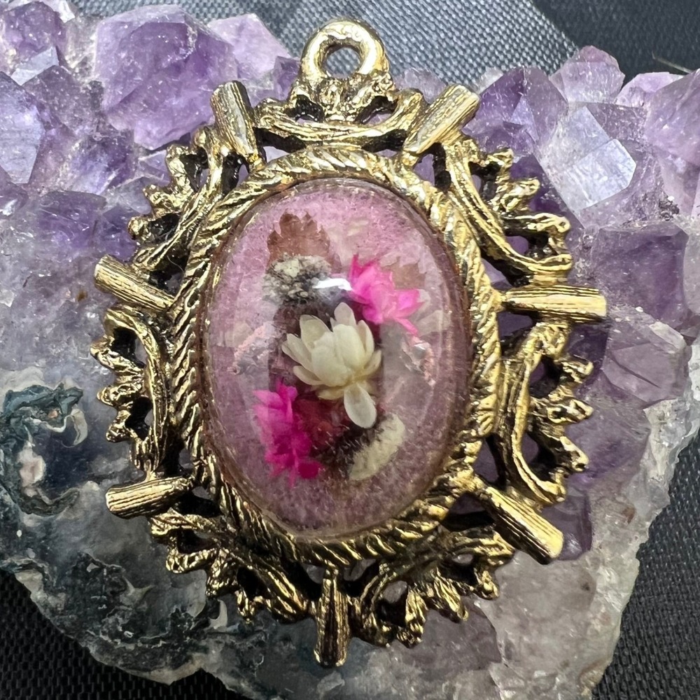 Vtg Dried Flower Pendant Handmade Signed Lucite Dome Gold Tone Victorian Gothic